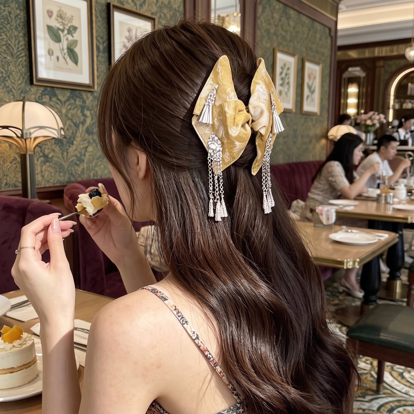 MJ08249 Turmeric Tassel Clip