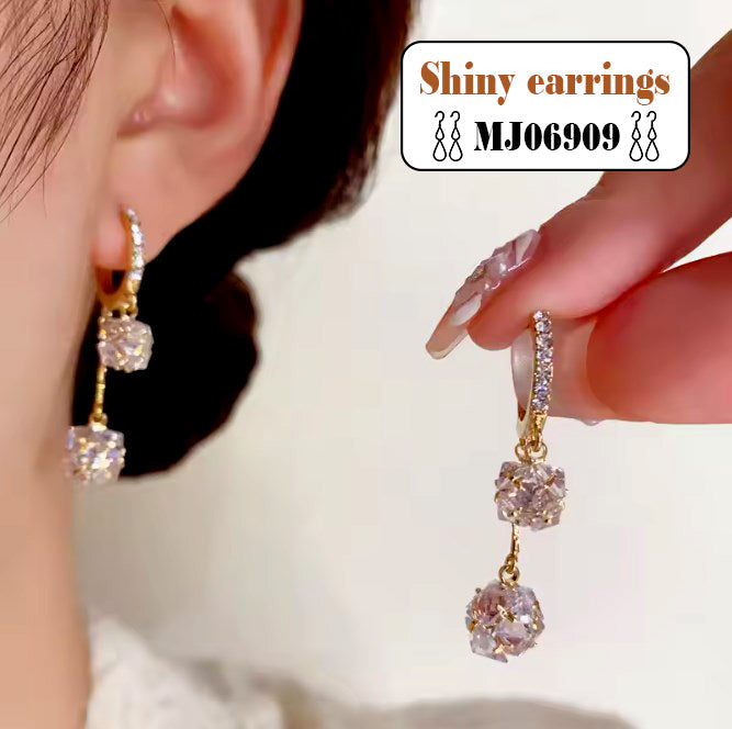 MJ06909 Shiny Earrings