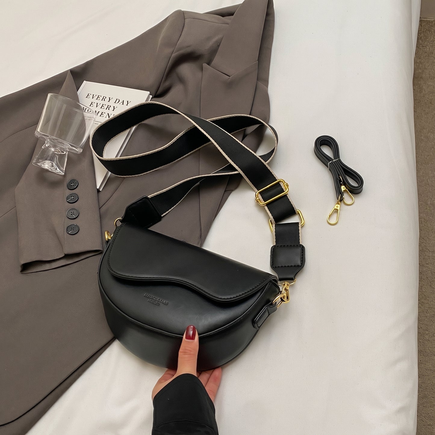 MB08157 HalfMoon Leather Bag