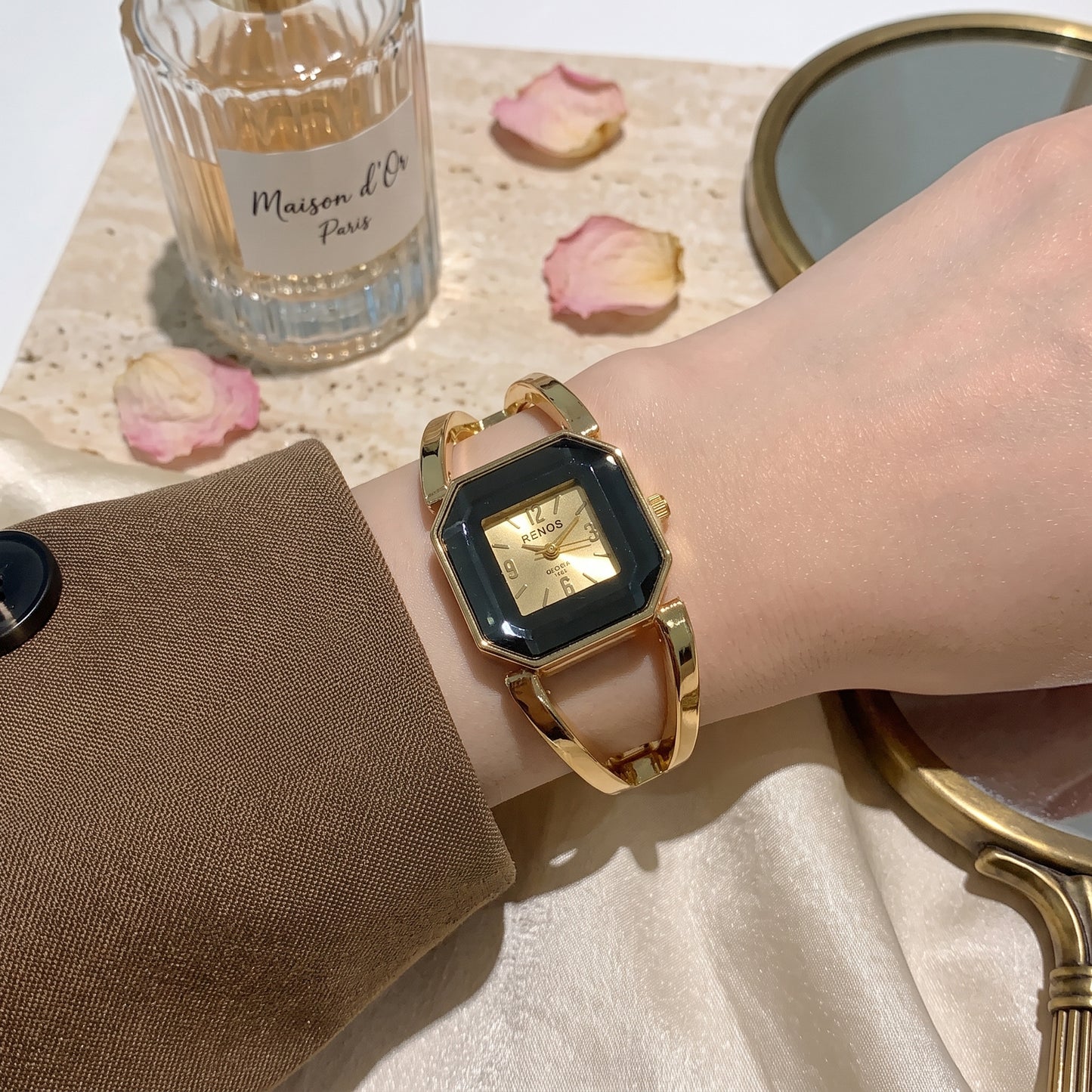 MW08289 Vintage Style Bangle Watch